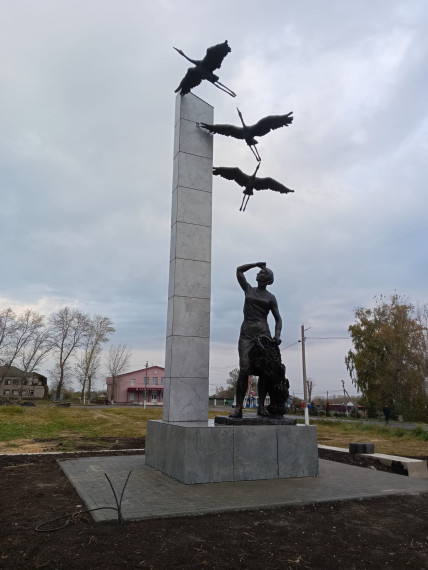 Памятник сельским жителям "Журавли". Памятник сельским жителям "Журавли".